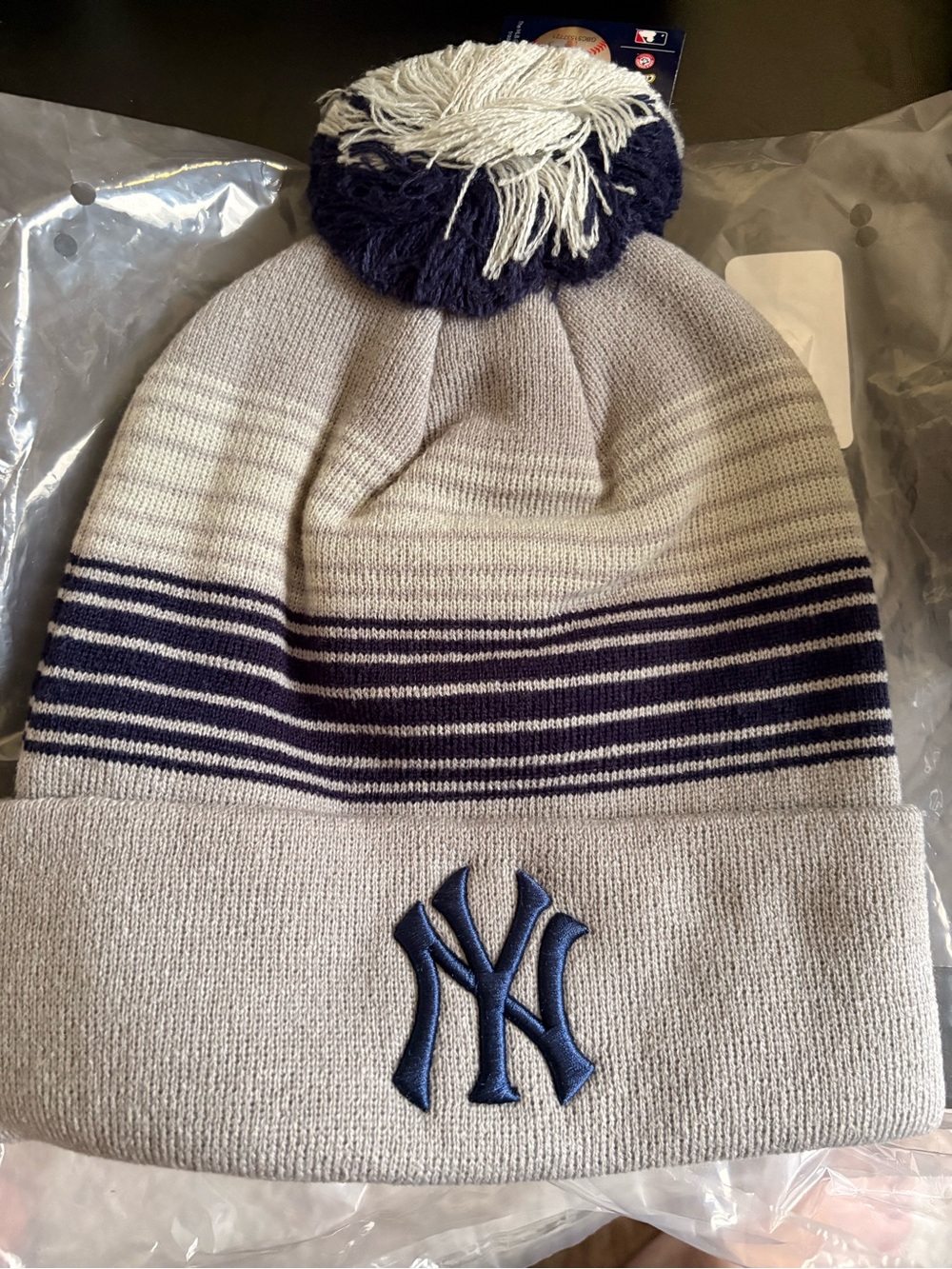 NWT NY Yankees Fanatics Balk Pom Beanie Gray Navy Knit Hat